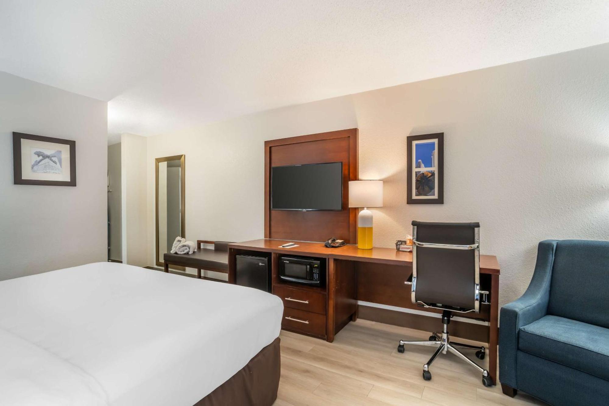 Comfort Inn Charlotte Airport Uptown Exterior foto